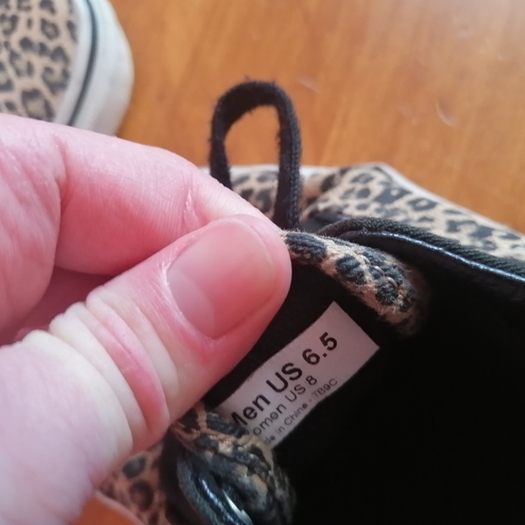 ** SOLD ** Cheetah Print VANS Women size 8 - Picture 2 of 3